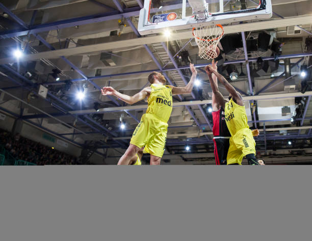 东契奇献三 东契奇献三